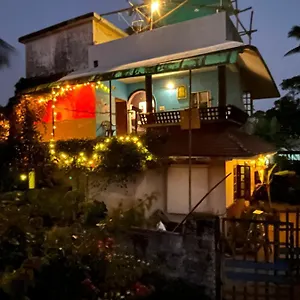 Beachaholic Homestay Couette-café